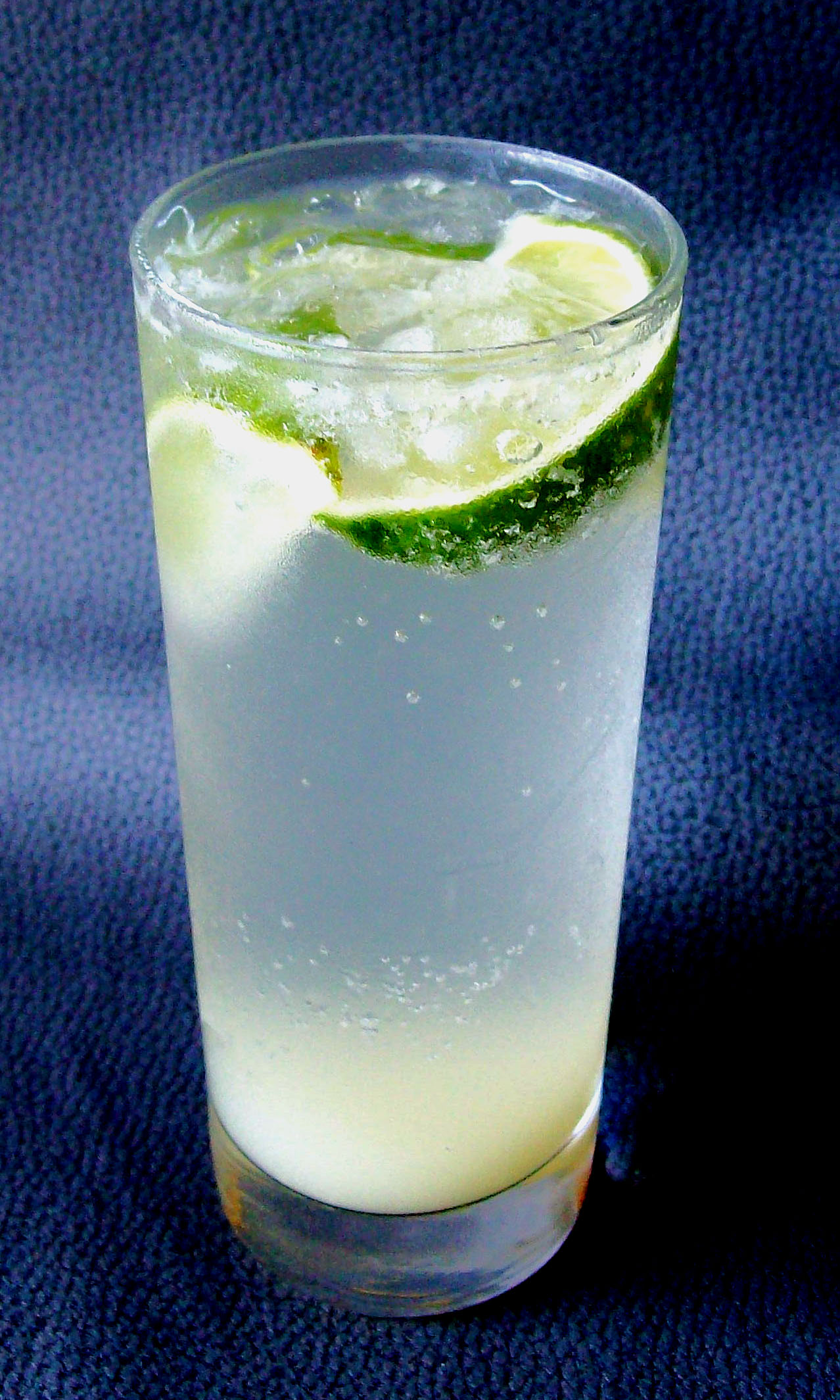 White Wine Spritzer LowCarb, So Simple! LowCarb, So Simple!