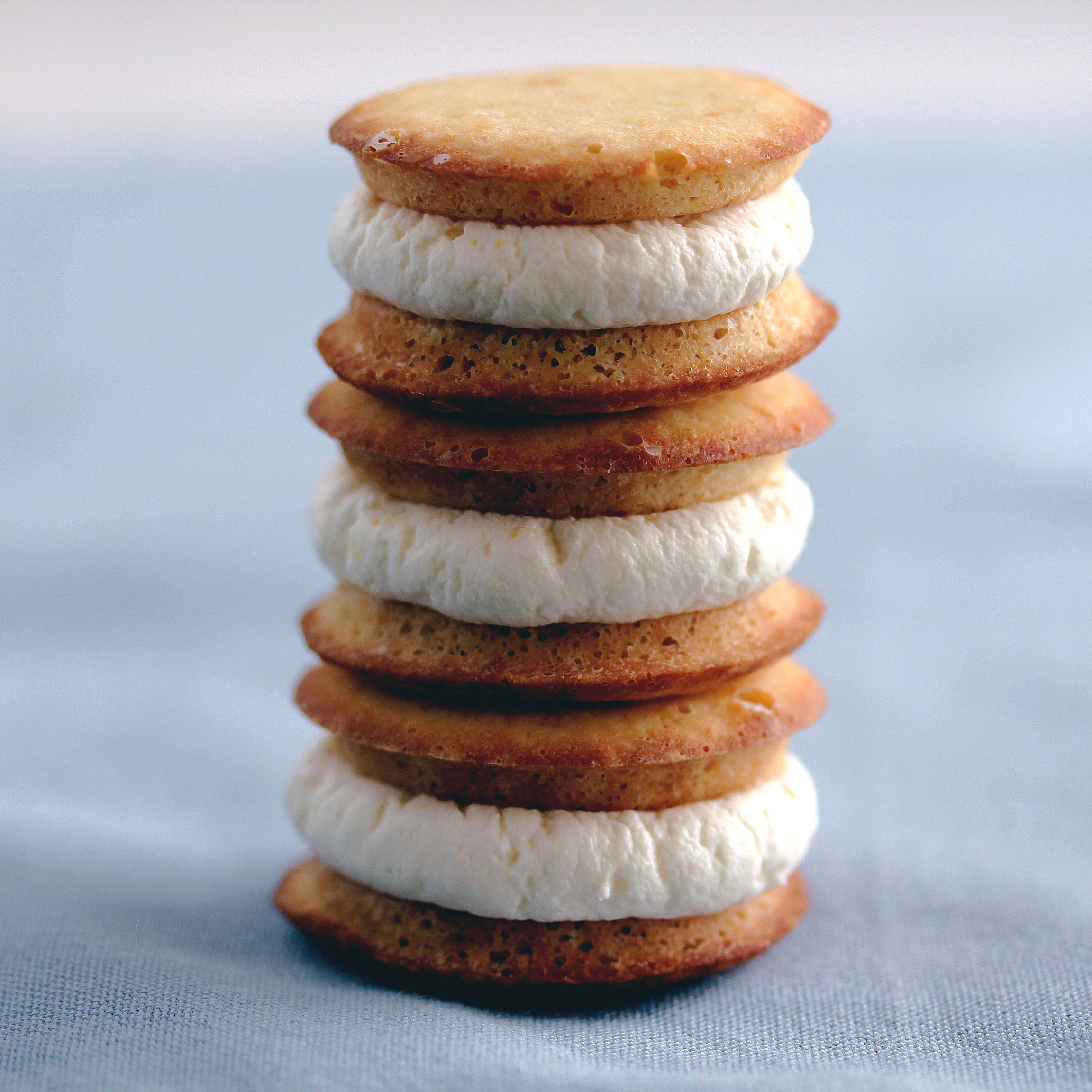 Tangy Greek Yogurt Frosting as Filling in Whoopie Pies LowCarb, So